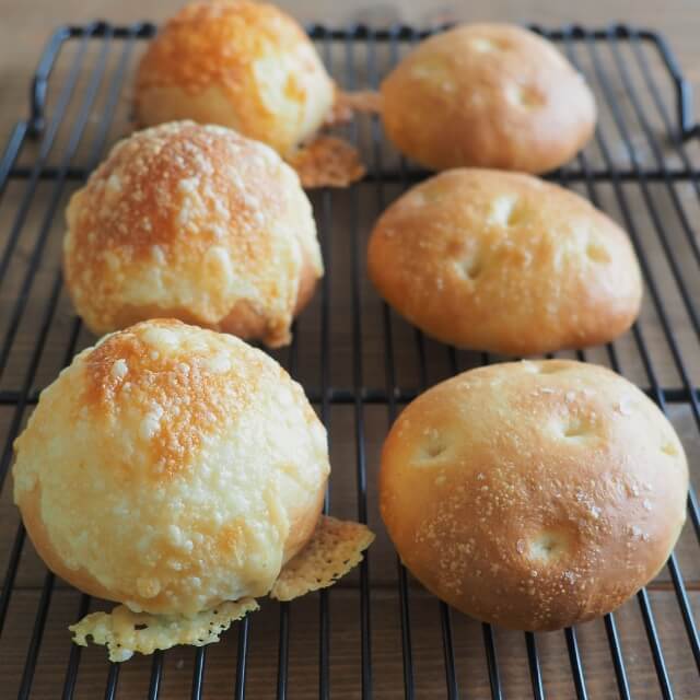 2種のフォカッチャ（チーズ&プレーン）