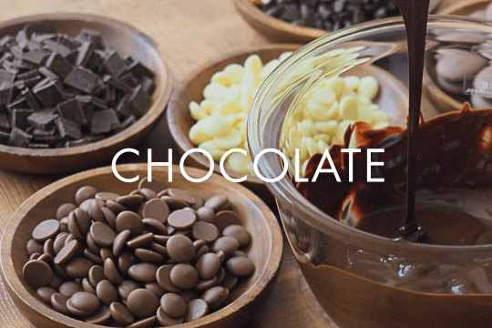 <span>チョコレート</span>スイート・ミルク・ホワイトを中心に、国内外ブランドを幅広く展開。</span>