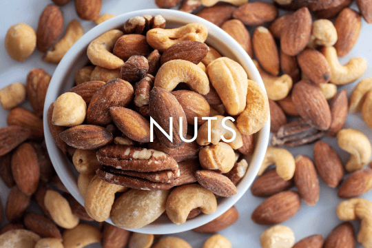 <span>ナッツ</span>アーモンド・くるみなどの各種ナッツに加え、カットやパウダータイプも充実。</span>
